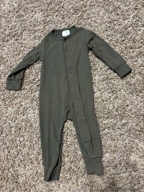 Mebie baby olive green stretchy sleeper